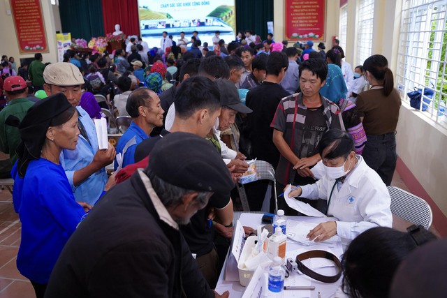 DHG Pharma đồng hành cùng đoàn y bác sĩ mang nắng ấm đến Tả Củ Tỷ - Ảnh 3