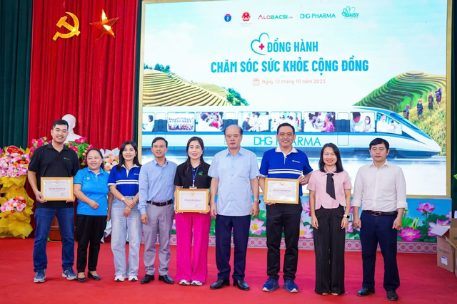 DHG Pharma đồng hành cùng đoàn y bác sĩ mang nắng ấm đến Tả Củ Tỷ - Ảnh 5