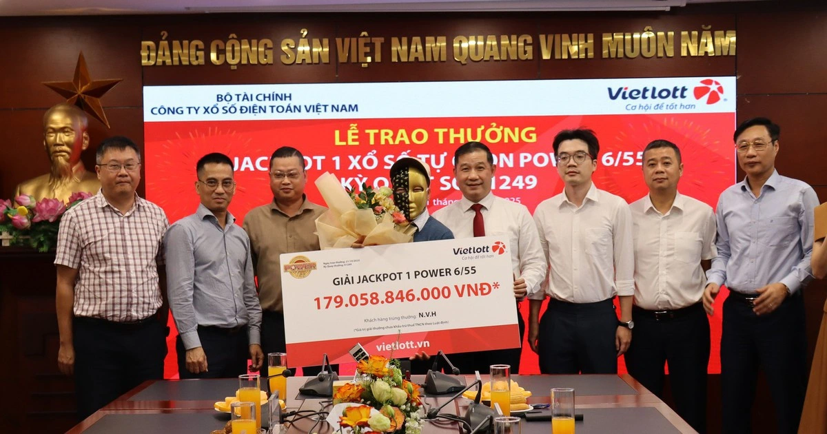 Thầy giáo ở Đà Nẵng trúng hơn 179 tỉ Vietlott