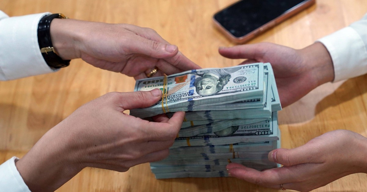 Giá USD hôm nay 6.10.2025: Lao dốc trong ngân hàng