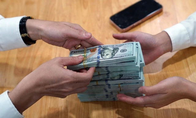 Giá USD hôm nay 6.10.2025: Lao dốc trong ngân hàng - Ảnh 1