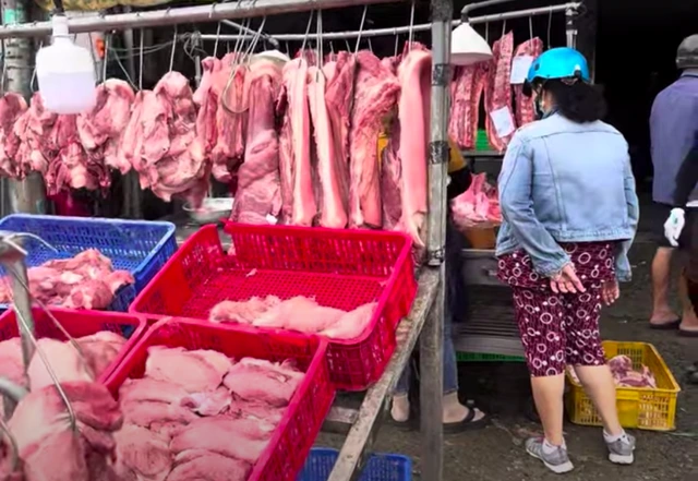 Thịt heo ngoại lại đè heo nội - Ảnh 1