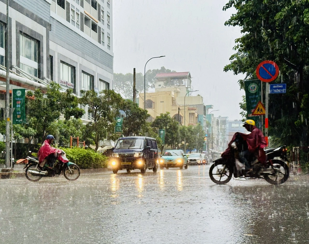 Vì sao mưa bão năm nay có nhiều bất thường? - Ảnh 3