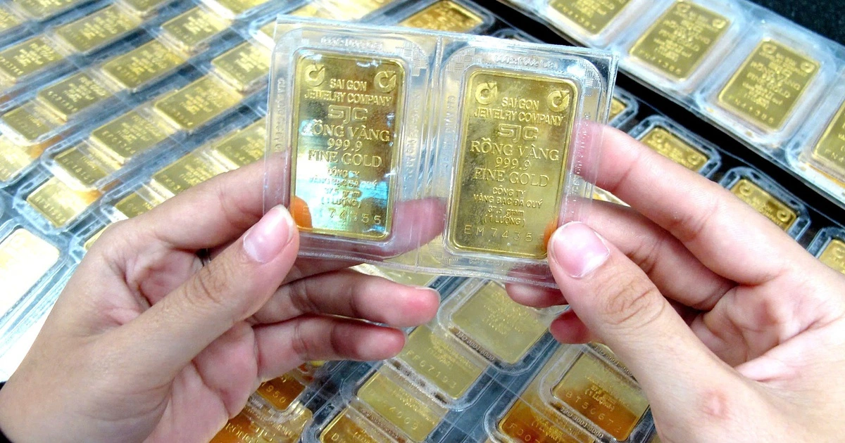 Vàng tăng kỷ lục, dự kiến thu thuế người bán vàng