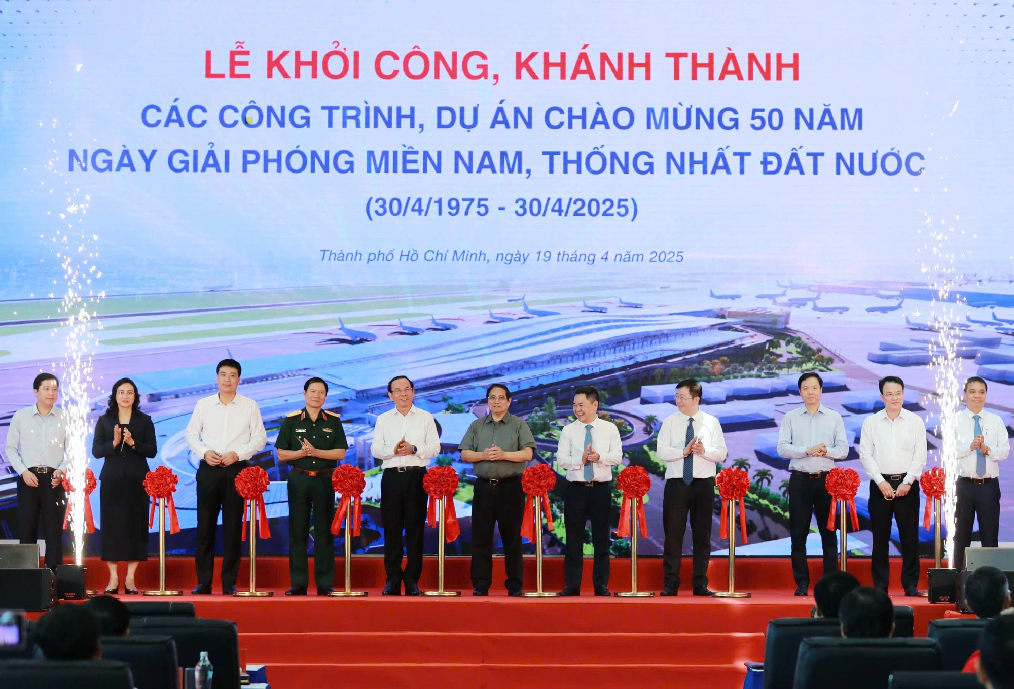 Dấu ấn thời đại trên các công trường - Ảnh 1