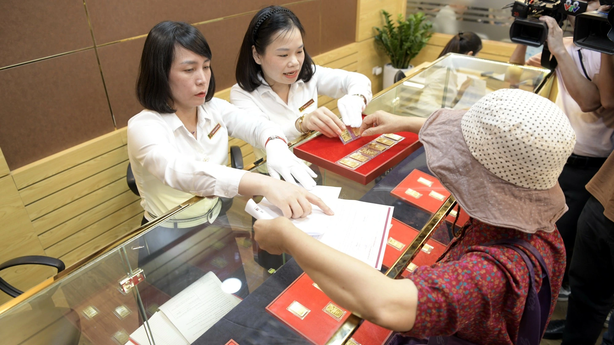 Bỏ độc quyền, thị trường thêm thương hiệu vàng miếng - Ảnh 1