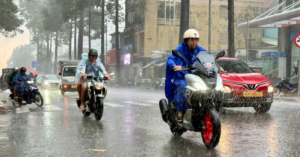Mưa lớn và triều cường tại TP.HCM cao còn kéo dài đến khi nào?