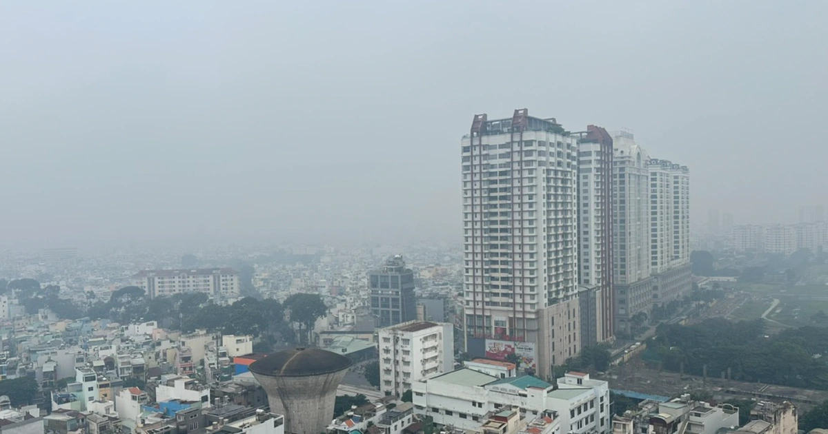 Sáng nay bầu trời TP.HCM đục ngầu kéo dài vì sao?