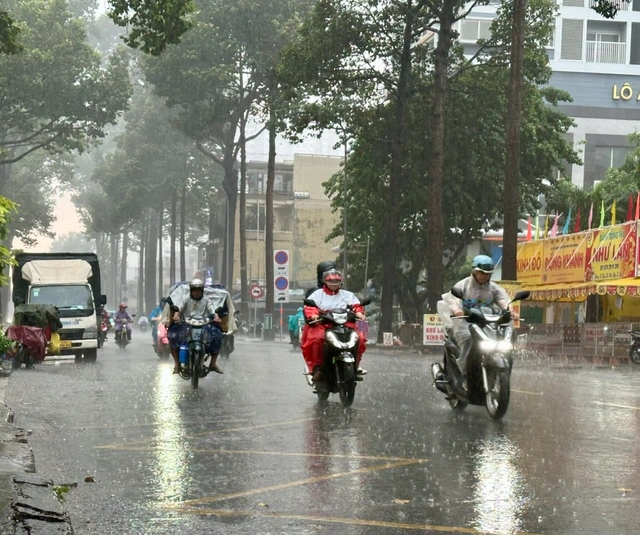 Trời vẫn âm u, thời tiết TP.HCM hôm nay sẽ có mưa? - Ảnh 2