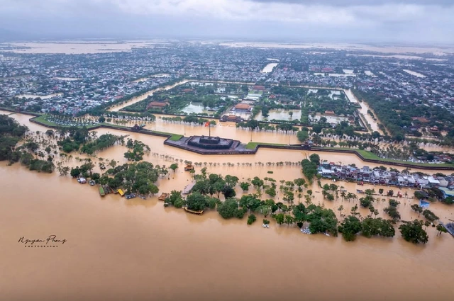 Huế lũ lên lại, sông Thu Bồn có thể đạt đỉnh 61 năm - Ảnh 1