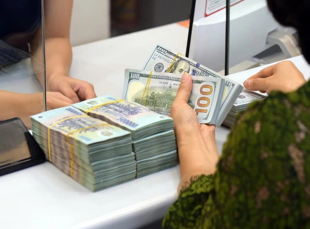 Ngành thuế thu hơn 1,7 triệu tỉ đồng, thu từ đất tăng gấp đôi - Ảnh 1