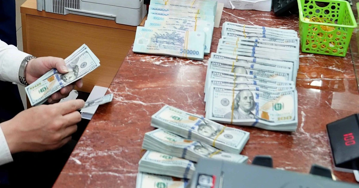 Giá USD hôm nay 1.10.2025: Ngân hàng tăng mức mua vào