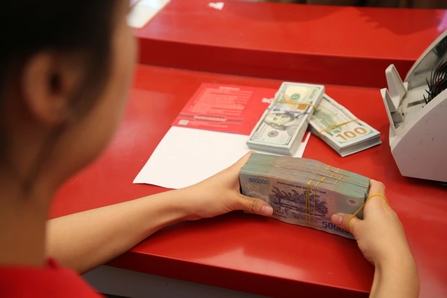 Giá USD hôm nay 28.10.2025: Ngân hàng giảm chiều bán ra, ngược với euro và bảng Anh - Ảnh 1