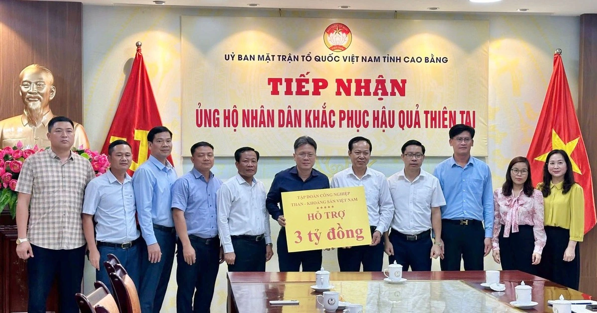 TKV trao 10,7 tỉ đồng hỗ trợ 4 tỉnh khắc phục hậu quả mưa lũ bão Matmo