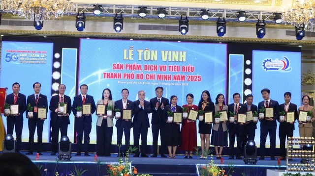 Tôn vinh 165 sản phẩm, dịch vụ tiêu biểu TP.HCM nhân ngày Doanh nhân Việt Nam - Ảnh 1