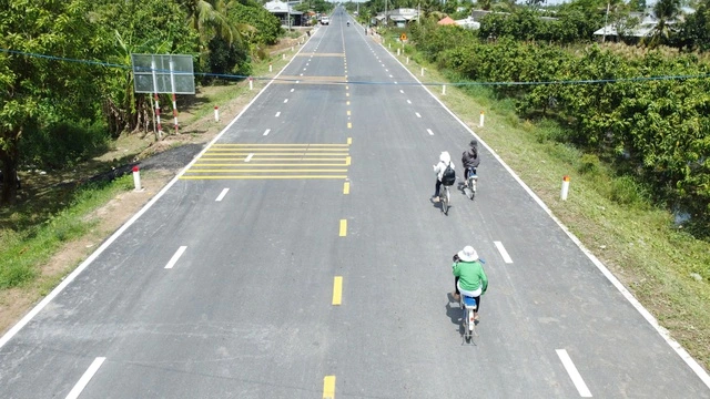 Đường tránh Cao Lãnh xuyên qua cánh đồng mùa nước nổi sắp hoàn thành - Ảnh 4