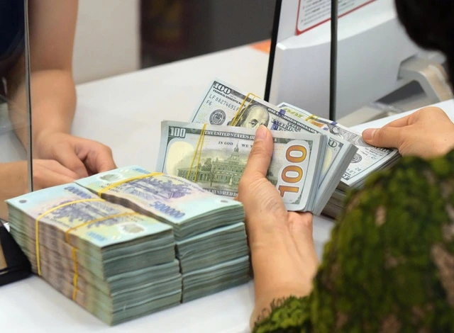 Từ ngày 1.11, chuyển tiền điện tử từ 500 triệu đồng phải báo cáo phòng, chống rửa tiền - Ảnh 1