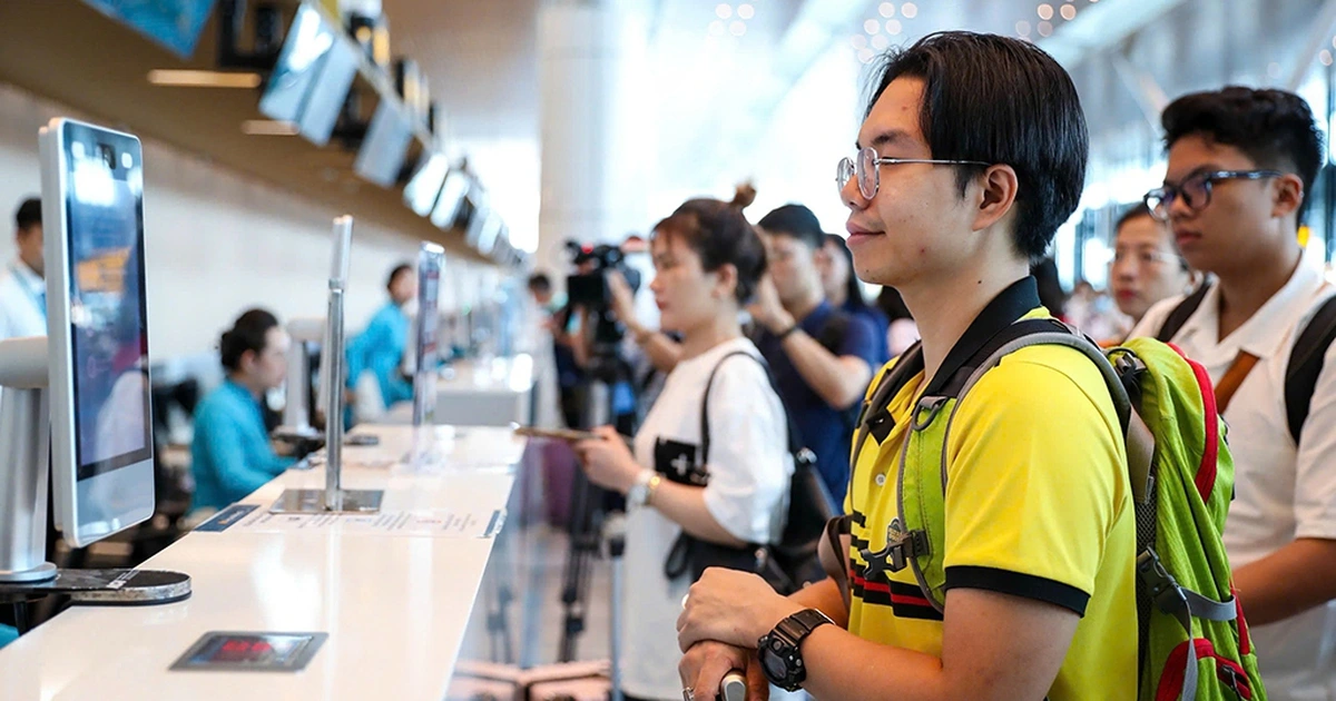 Giá vé máy bay tết chạm đỉnh vẫn 'đắt hàng'