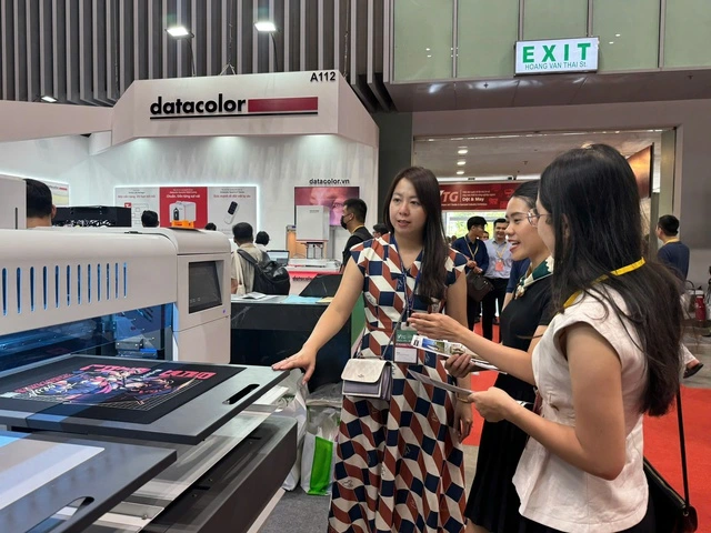 Ùn ùn xếp hàng xem triển lãm dệt may quốc tế tại TP.HCM - Ảnh 6