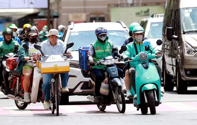 Người dân TP.HCM sẽ được hỗ trợ từ 20 - 100% chi phí chuyển đổi xe điện - Ảnh 1