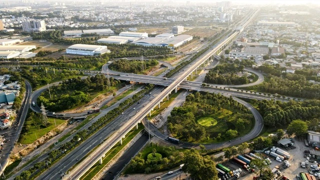 Xa lộ Hà Nội mở rộng lên 16 làn xe, khu Đông vào giai đoạn tăng tốc - Ảnh 1