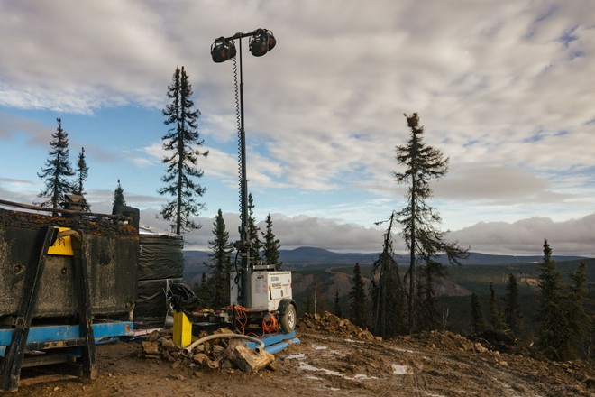 Hứng đòn đau vì Trung Quốc chặn mặt hàng Mỹ không thể sản xuất dù chỉ 1 gram, người dân bỏ qua cả vàng để săn lùng kho báu: Liệu có thoát phụ thuộc Bắc Kinh? - Ảnh 10