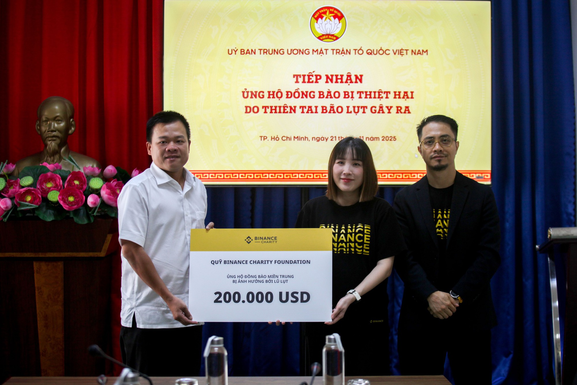 MTTQ Việt Nam tiếp nhận hơn 5 tỷ đồng từ Binance Charity ủng hộ đồng miền Trung khắc phục bão lụt - Ảnh 1