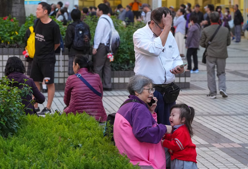 Biển lửa nuốt trọn 3 tòa chung cư với 4000 cư dân sinh sống tại Hong Kong: Hàng trăm cuộc gọi cầu cứu đổ về, cư dân hoảng loạn tìm người thân - Ảnh 4