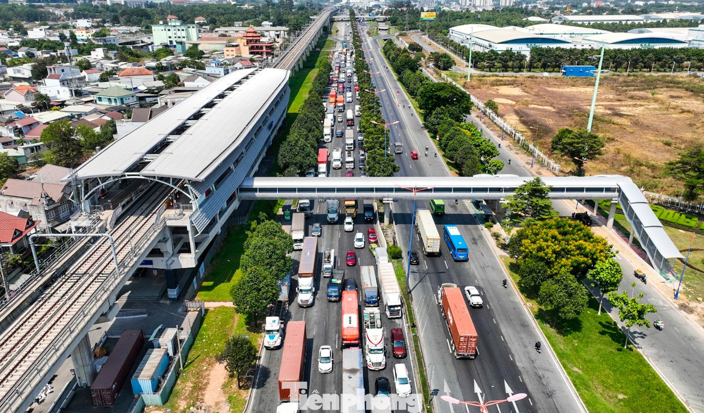 Vị trí 8 thang máy được lắp tại 7 cầu vượt bộ hành ga metro số 1 - Ảnh 1