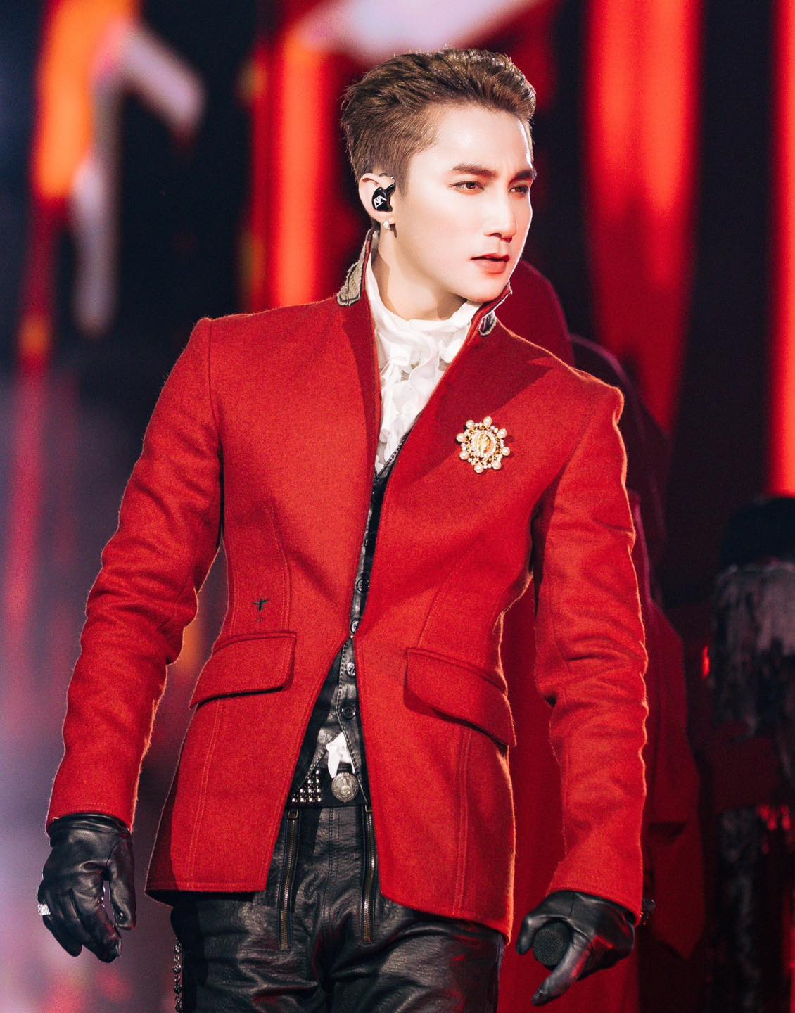 Trụ sở công ty của Sơn Tùng - MTP, Hà Anh Tuấn, Hiếu Thứ Hai: Người ở toà nhà chọc trời "trung tâm của trung tâm", người đặt tại nhà 3 tầng nép mình trong ngõ nhỏ - Ảnh 2