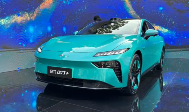 Ông trùm xe tải tại Việt Nam vừa ra mắt xe điện ngang cỡ Toyota Camry, giá khởi điểm hơn 500 triệu đồng - Ảnh 1