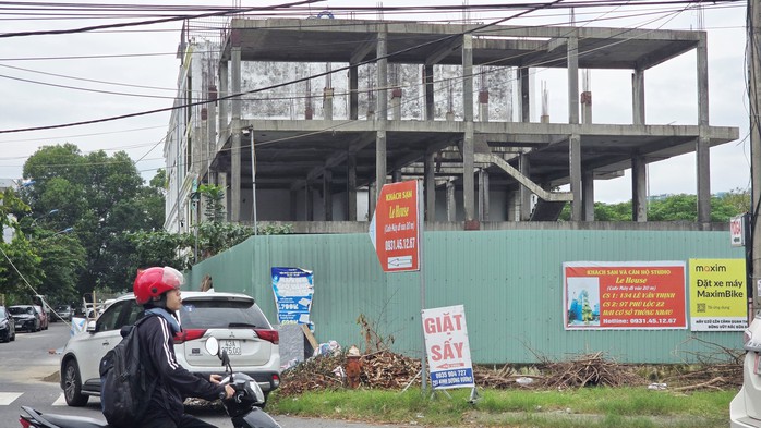 Bỏ chục tỉ mua shophouse ở Đà Nẵng, nhiều người vẫn phải “sống chui” - Ảnh 1