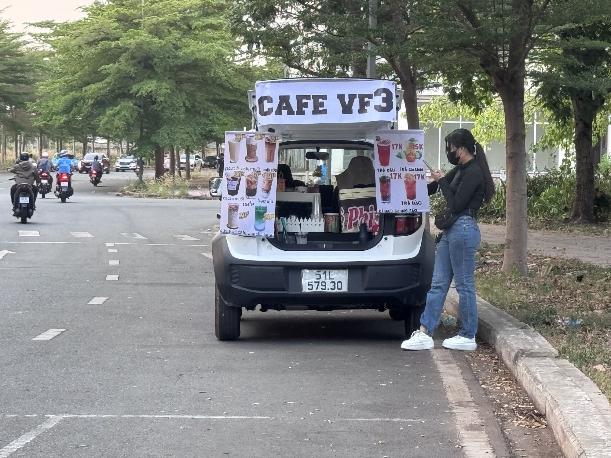 Mẫu MPV 7 chỗ mới nhất của VinFast gây bất ngờ cho giới chạy xe dịch vụ - Ảnh 2