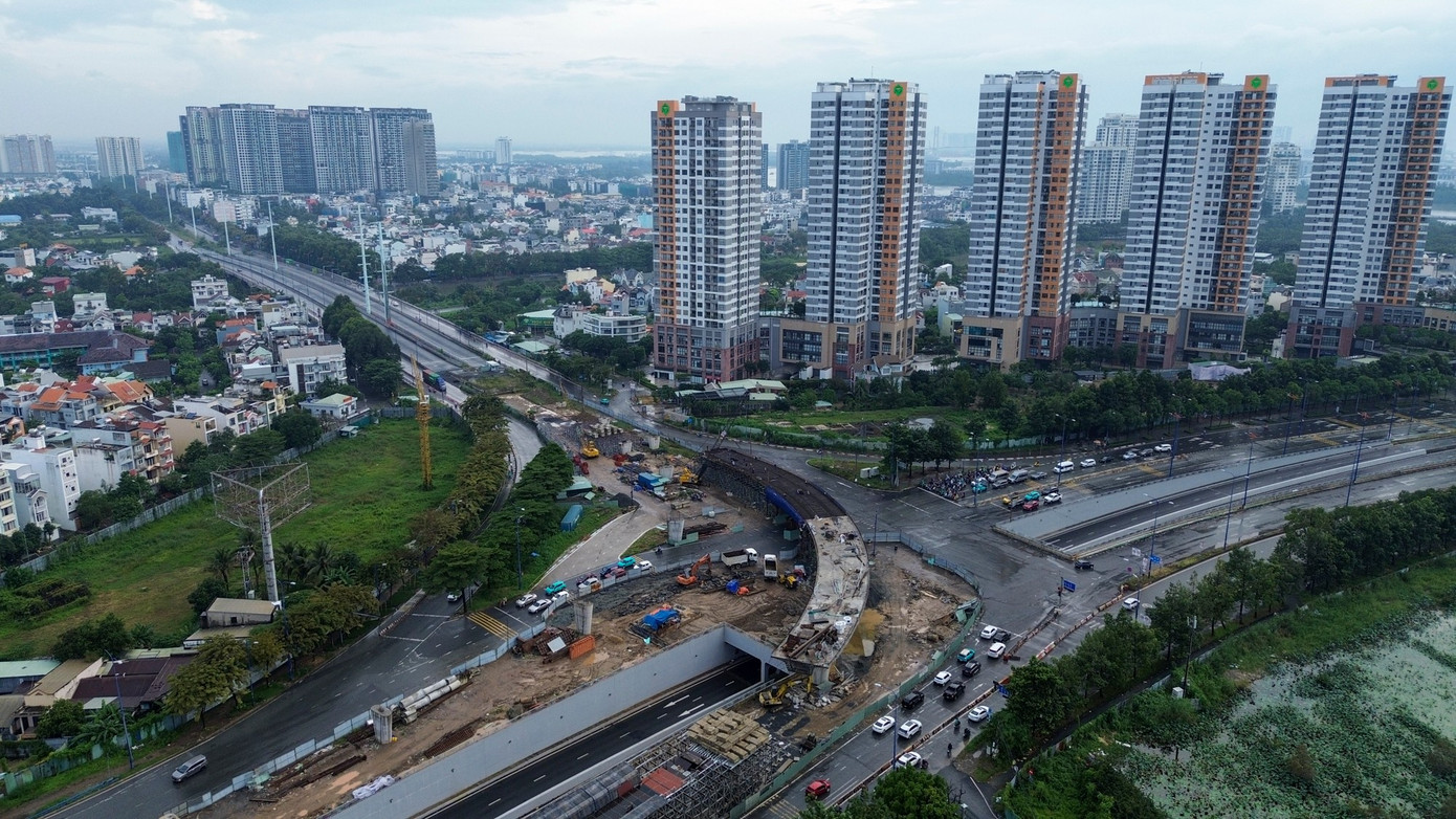 Ngổn ngang ở công trường nút giao hơn 3.400 tỷ chậm tiến độ tại TPHCM - Ảnh 2