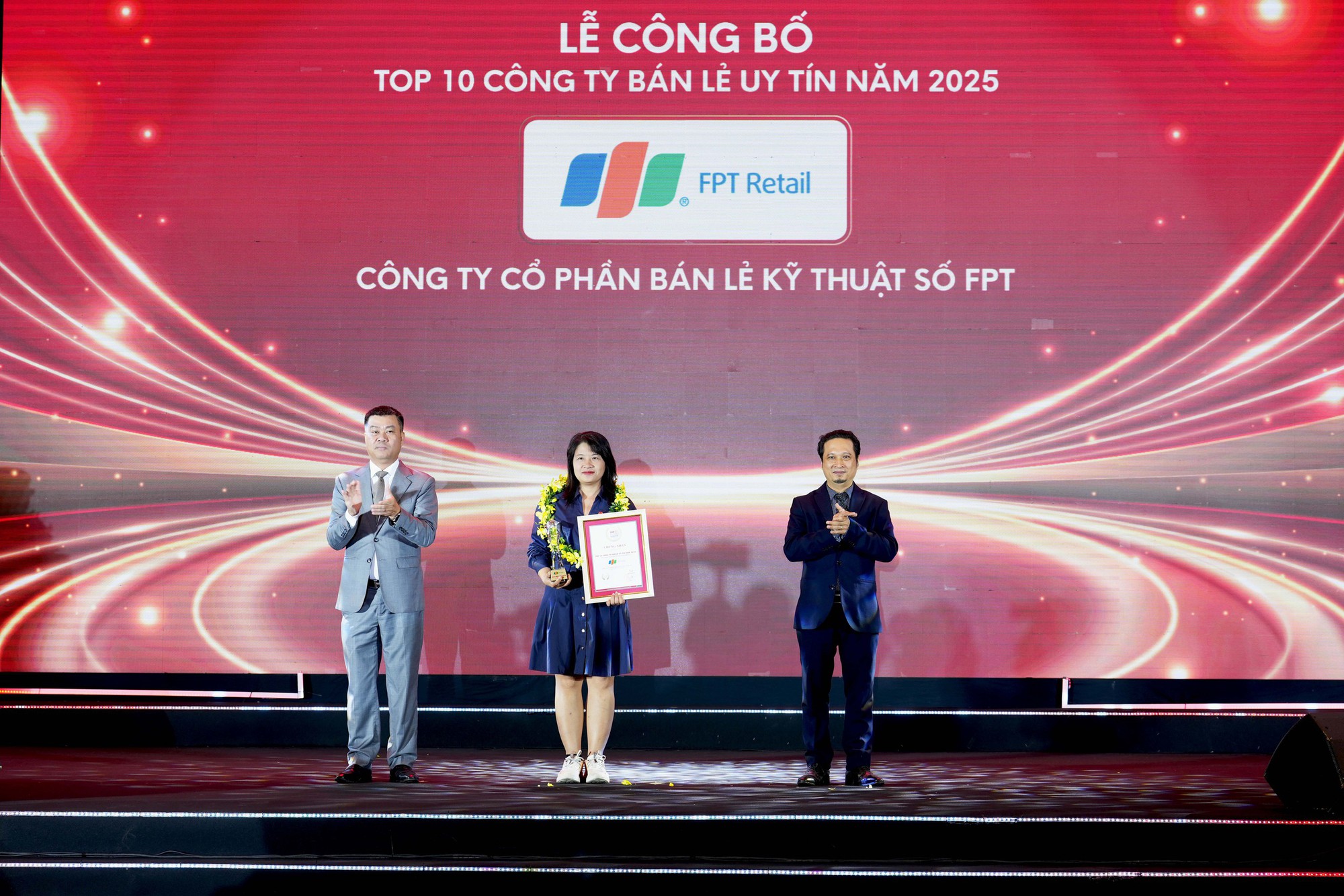 FPT Retail lần thứ 9 liên tiếp vào top 10 công ty bán lẻ uy tín 2025 - Ảnh 1