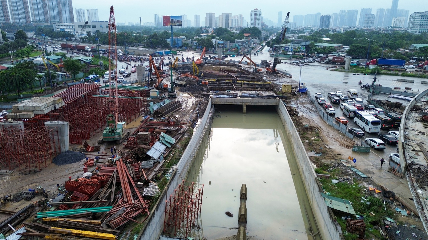 Ngổn ngang ở công trường nút giao hơn 3.400 tỷ chậm tiến độ tại TPHCM - Ảnh 9