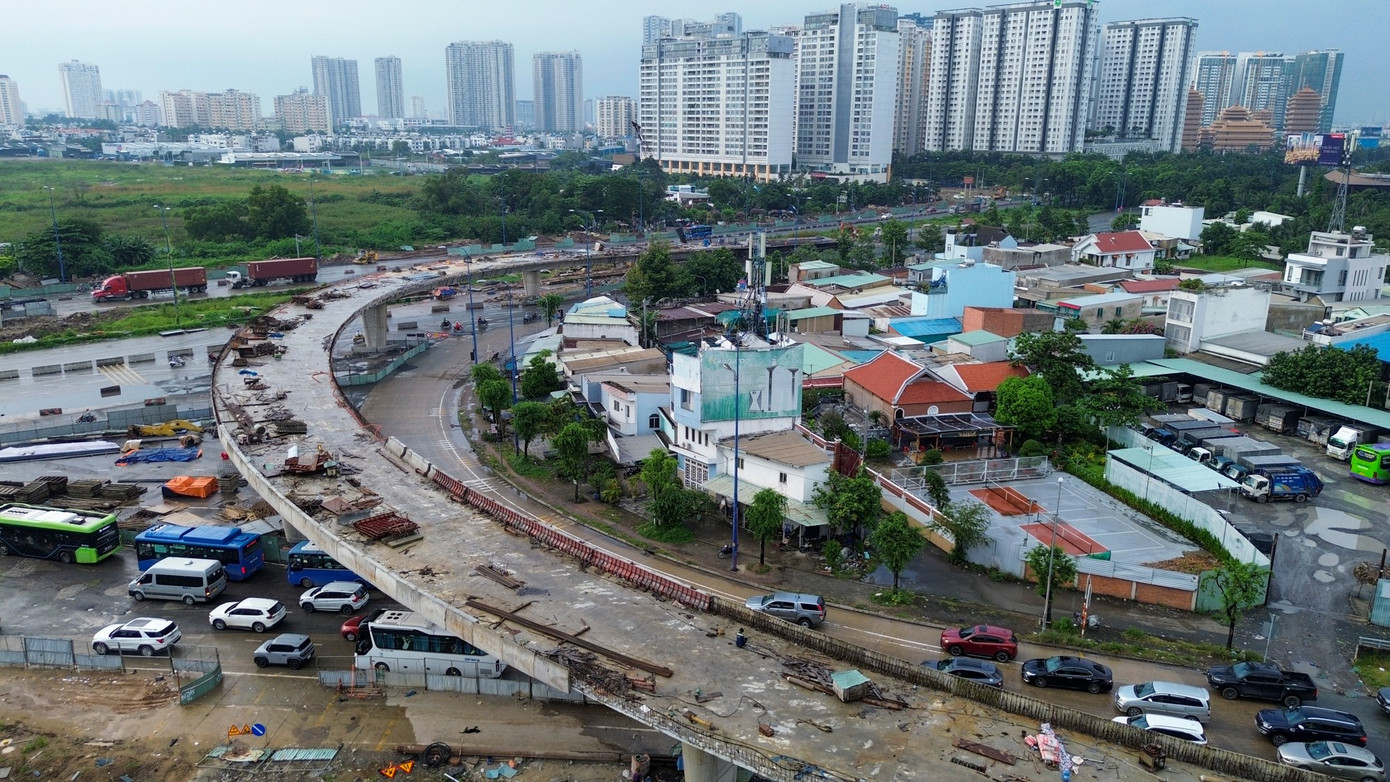Ngổn ngang ở công trường nút giao hơn 3.400 tỷ chậm tiến độ tại TPHCM - Ảnh 8