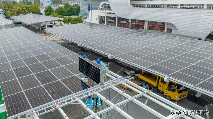 Chỉ có thể là Trung Quốc: Đường cao tốc tạo ra điện, phương Tây cũng phải thốt lên "đáng kinh ngạc" - Ảnh 1