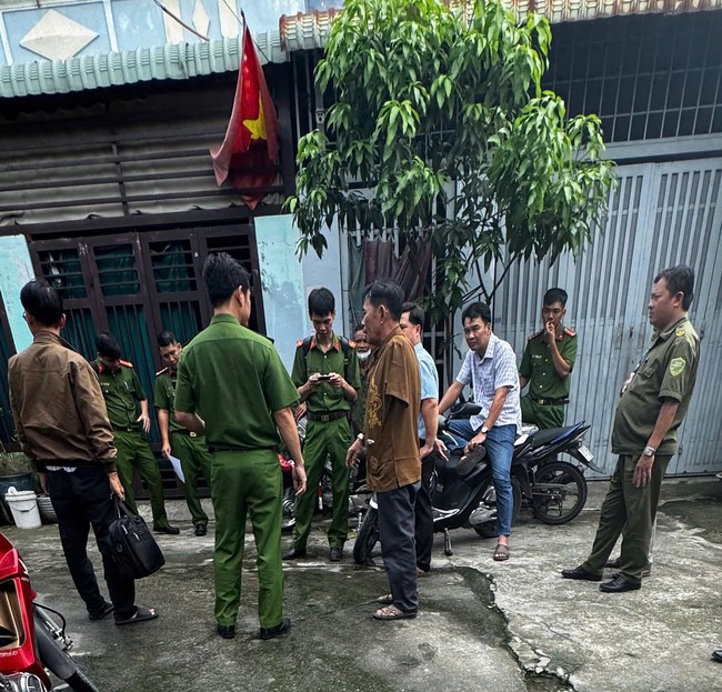 Cơ quan chức năng TP HCM đến hiện trường "khu nhà xây trên đất người khác" - Ảnh 2