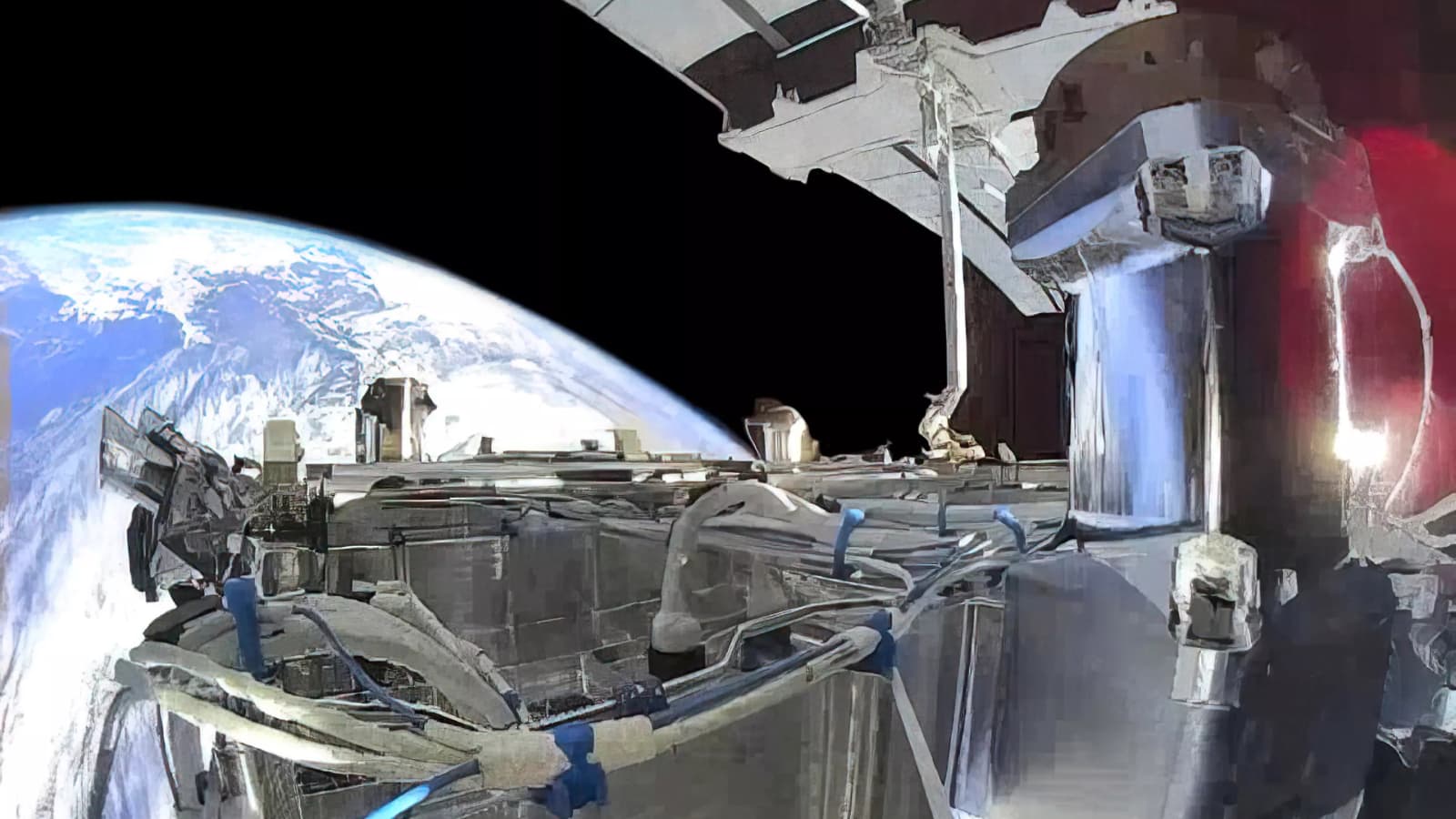 Vệ tinh bí ẩn của Elon Musk phát tín hiệu lạ khiến giới khoa học bối rối - Ảnh 2