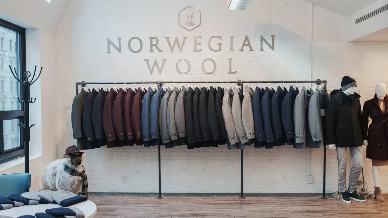 U40 bỏ việc, khởi nghiệp đi bán áo với số vốn 50.000 USD, người đàn ông đạt được thành công ngoài mong đợi - Ảnh 1