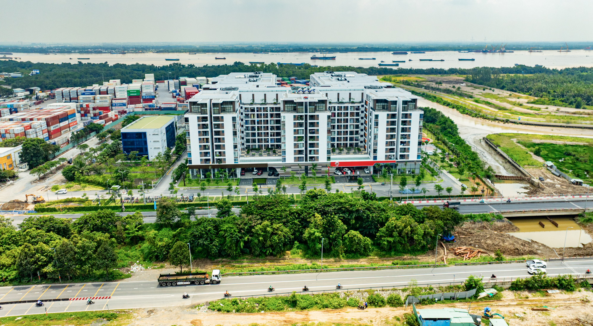 TP.HCM: Đoạn đường dài 8 km nhưng có hơn 10.000 căn hộ chung cư, nối cảng lớn nhất với sân bay rộng nhất Việt Nam - Ảnh 11