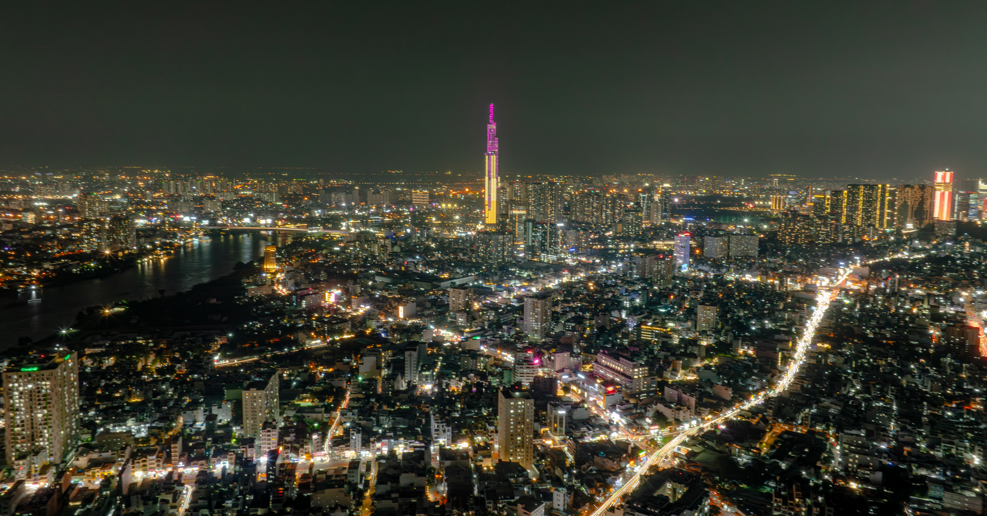 Toà tháp biểu tượng khiến cho căn nhà nào nhìn thấy nó cũng đều tăng giá - Ảnh 10