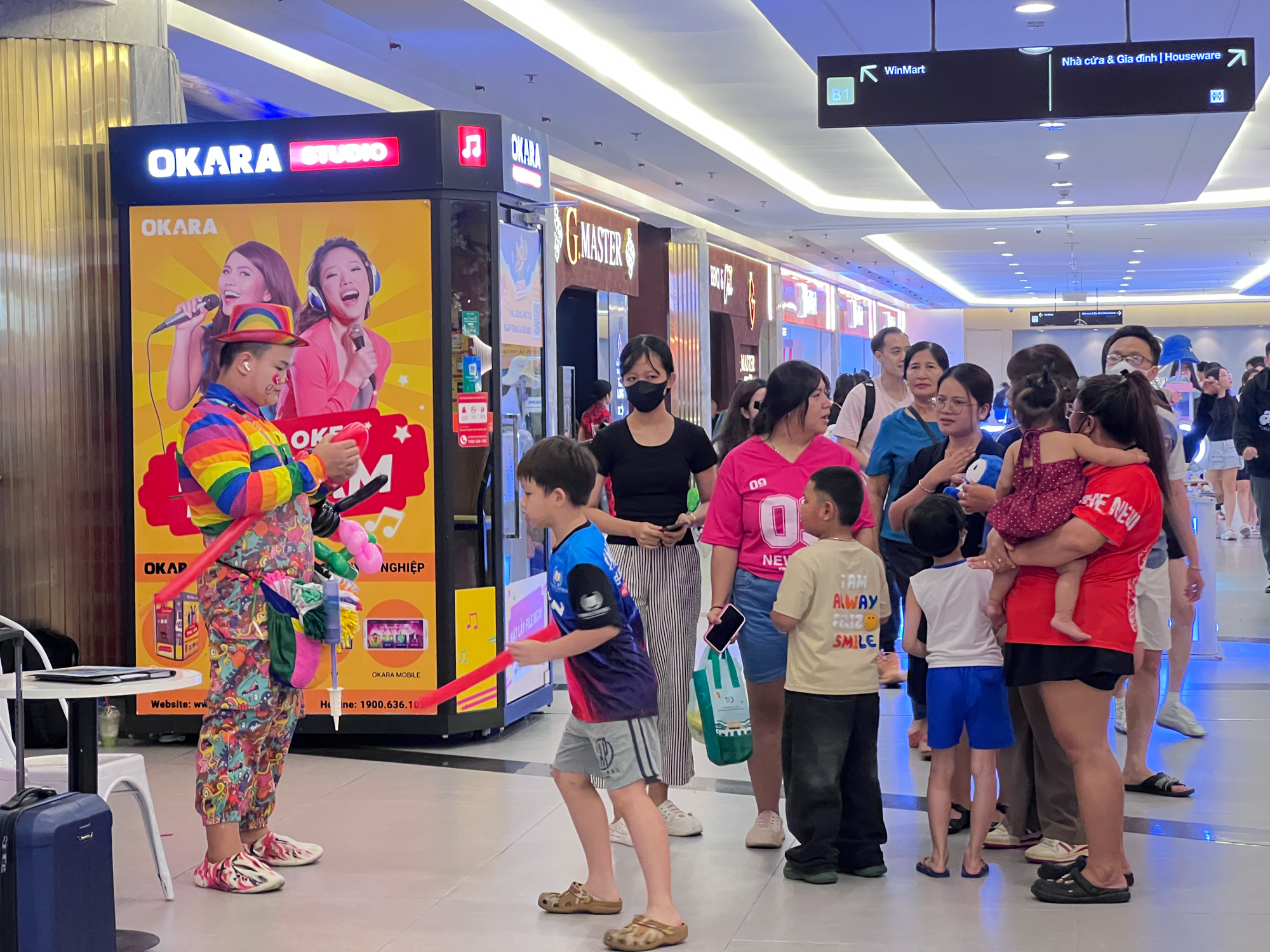 Cảnh trái ngược ở 2 tòa tháp biểu tượng ở TP.HCM: Nơi kín chỗ, nơi đìu hiu - Ảnh 11