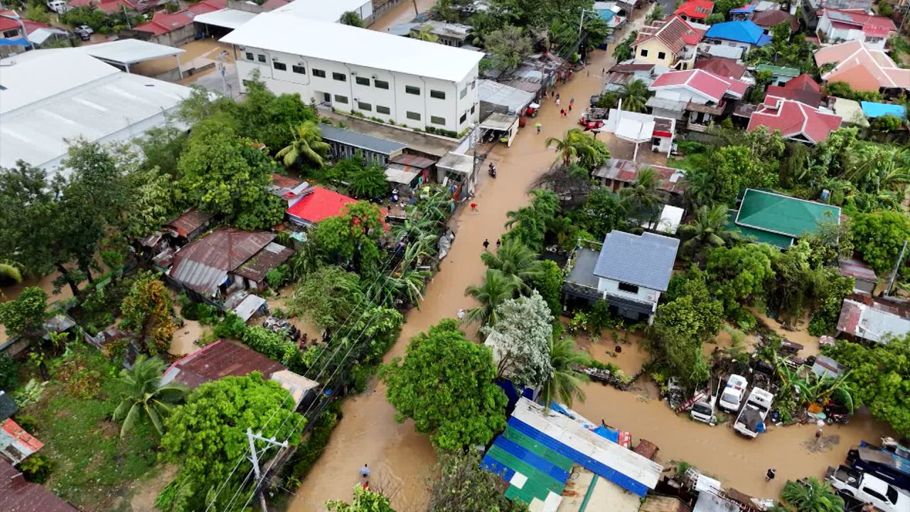 Bão cuồng phong Kalmaegi quá hung tàn, tất cả đều bị phá hủy: Những hình ảnh flycam lột tả sự thảm khốc - Ảnh 4