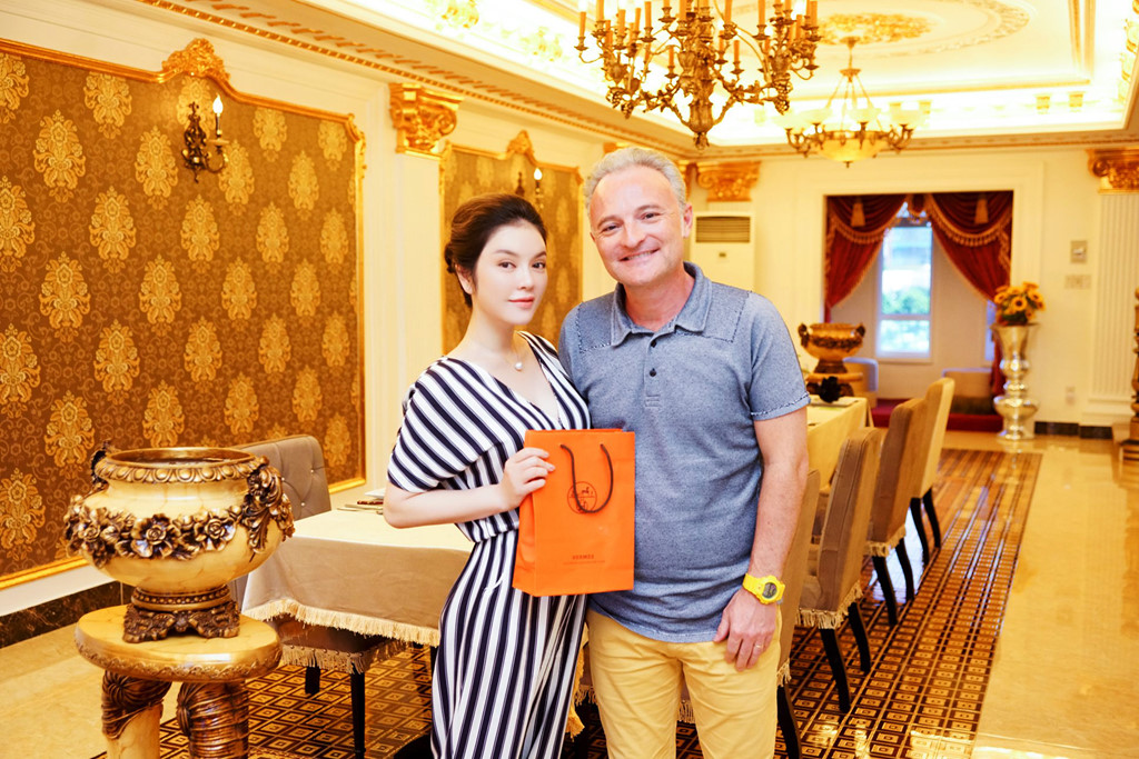 Bất động sản của các nghệ sĩ Việt: Hà Anh Tuấn có duplex trăm tỷ, Đặng Thu Thảo ở biệt thự quận 1, Lý Nhã Kỳ sở hữu cả một lâu đài - Ảnh 14