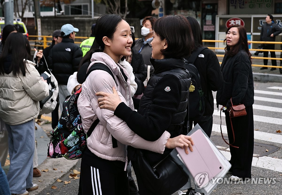 Hàn Quốc cấm các chuyến bay để kiểm soát tiếng ồn trong kỳ thi tuyển sinh đại học - Ảnh 2