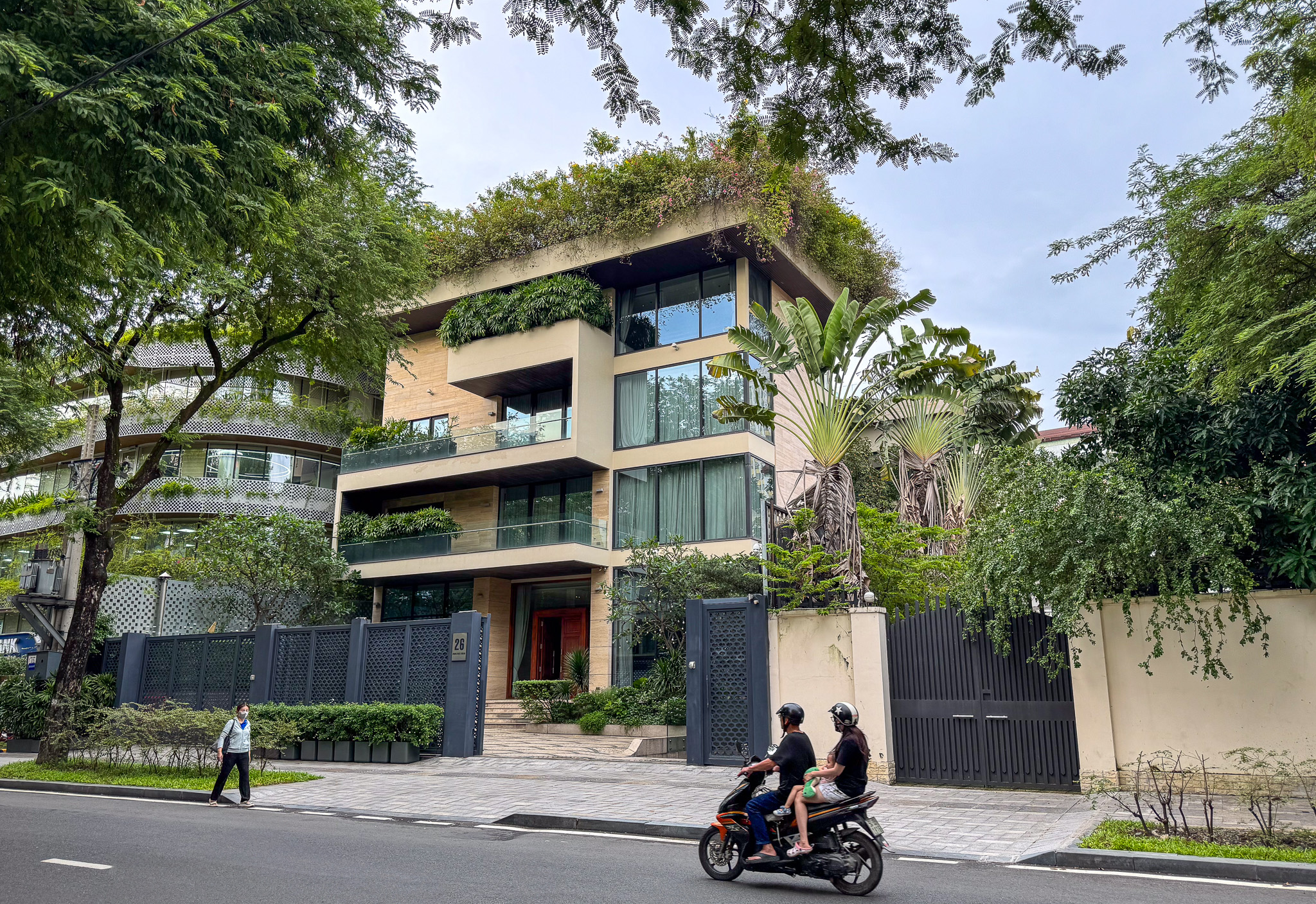 Bất động sản của các nghệ sĩ Việt: Hà Anh Tuấn có duplex trăm tỷ, Đặng Thu Thảo ở biệt thự quận 1, Lý Nhã Kỳ sở hữu cả một lâu đài - Ảnh 17