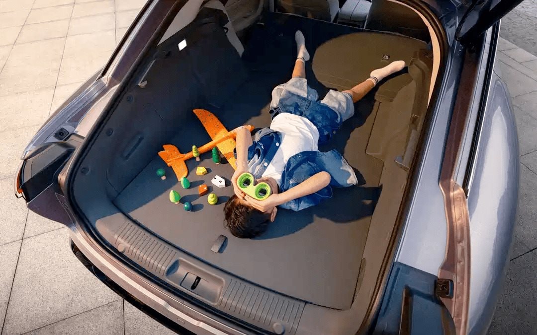 'Ông trùm' xe tải tại Việt Nam ra mắt xe điện giá hơn 400 triệu đồng: ngang cỡ Toyota Camry, đi Hà Nội-Quảng Trị chỉ trong 1 lần sạc - Ảnh 4