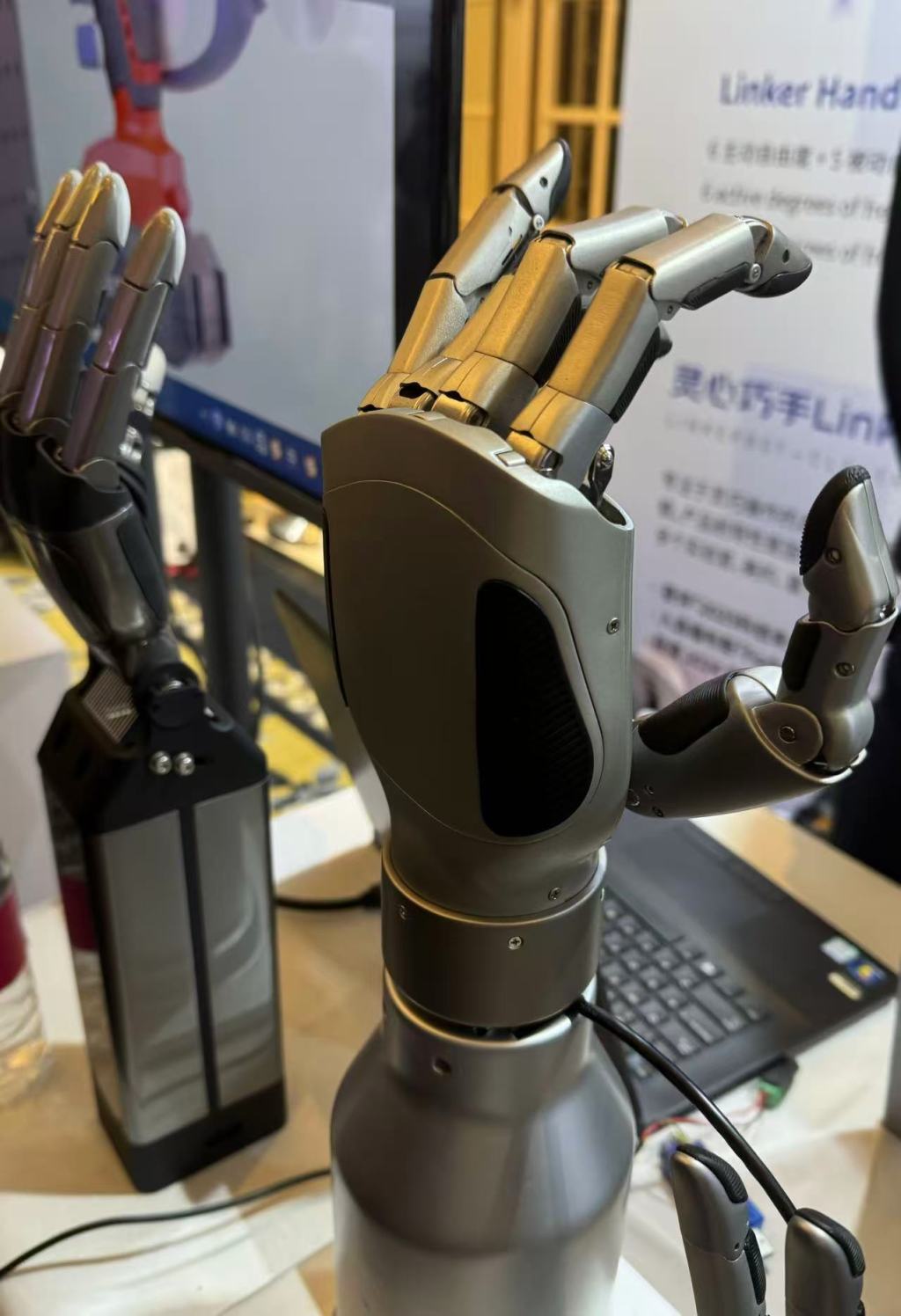 Trung Quốc tạo ra robot đến mức có thể "siết chặt ốc vít", nhưng vẫn phải chấp nhận thua xa một nhân tố - Ảnh 1